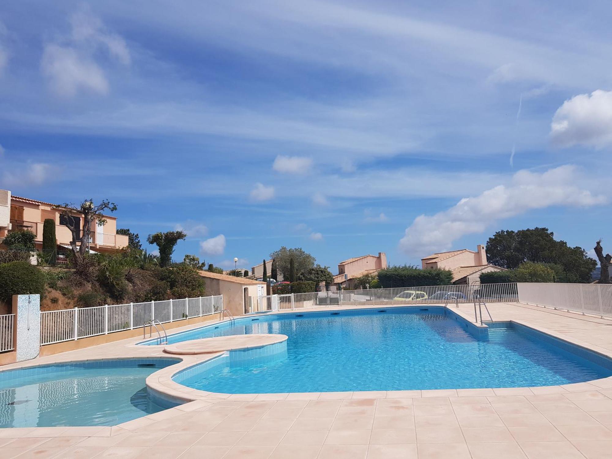 Villa Mit Grossartigem Panoramablick Auf Das Meer Und Direkt Am Pool لا كروا فالميه المظهر الخارجي الصورة