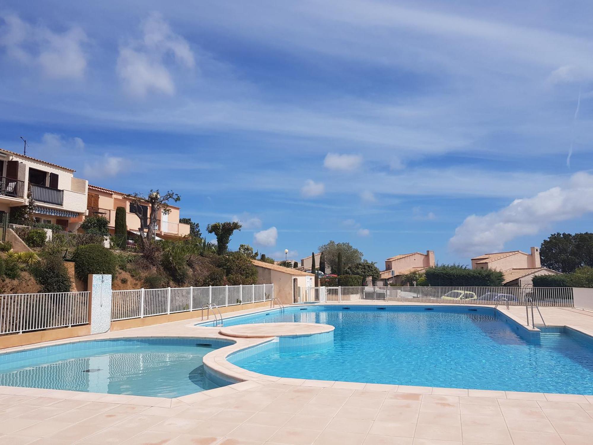 Villa Mit Grossartigem Panoramablick Auf Das Meer Und Direkt Am Pool لا كروا فالميه المظهر الخارجي الصورة